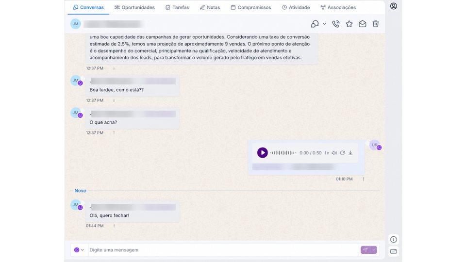 Conversa completa com histórico, tarefas e áudio